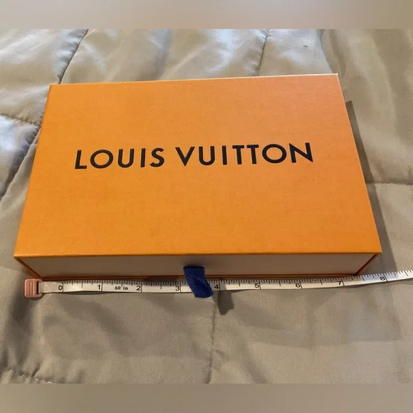 Louis Vuitton Gift Boxes - Picture 4 of 7